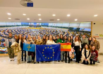 El IES Real Instituto de Jovellanos lleva Europa a las aulas y las aulas a Bruselas