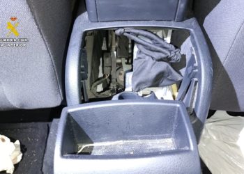 Pillado con la droga escondida en el cenicero: detenido un joven de 22 años en la A-8