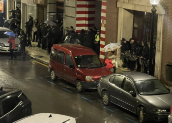 El Ayuntamiento de Gijón ignora los avisos y deja la Cabalgata bajo un aguacero