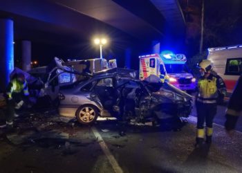 Un turismo y una furgoneta chocan en Sotrondio dejando a dos personas heridas, una de ellas grave