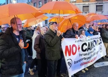 La ‘marea naranja’ contra los camiones corta Cuatro Caminos por octava vez en dos meses: «Estamos fuertes»