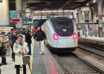 Una avería en León se la ‘juega’ al AVE de primera hora entre Asturias y Madrid, que llega 100 minutos tarde