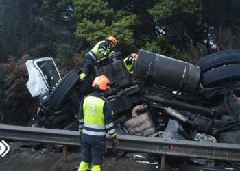 El ‘Miércoles Negro’ del transporte por carretera: un tercer camión vuelca en Asturias