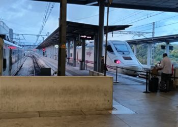 Largas colas virtuales para acceder a la promoción de RENFE: billetes a Madrid desde 25 euros