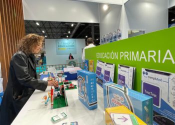 Ledo comprométese colos docentes d’asturianu a insistir a la ministra nueva cola creación de la especialidá