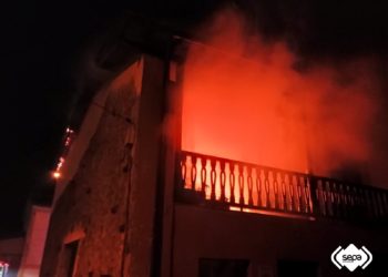 Dos viviendas resultan afectadas por el fuego en Nava y Somiedo