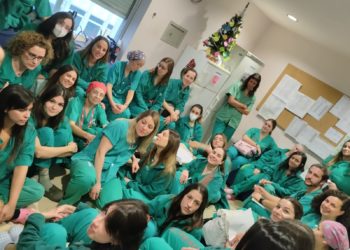 Enfermeras, técnicos auxiliares y celadores reclaman al Principado la misma subida salarial que los facultativos