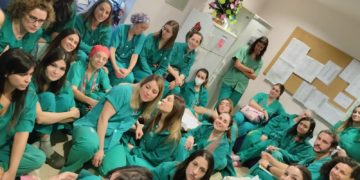 Enfermeras, técnicos auxiliares y celadores reclaman al Principado la misma subida salarial que los facultativos