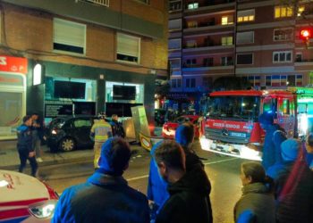 Se salta un semáforo en rojo y se estrella en una de las avenidas más transitadas de Gijón
