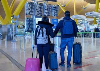 Viajar se convierte en una odisea: colapso aéreo en cuatro grandes aeropuertos españoles