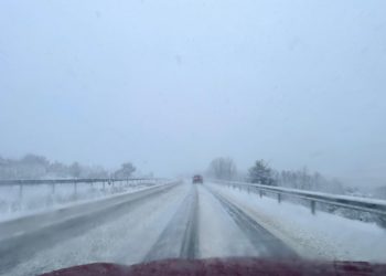 La nieve hace estragos en Asturias: restricciones en Pajares y el Huerna