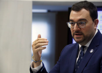 Barbón desmiente un adelanto electoral: «Asturias es un oasis de estabilidad política»