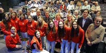 Una mujer en la presidencia y la Copa de la Reina en el horizonte: el Telecable Hockey vive un momento clave