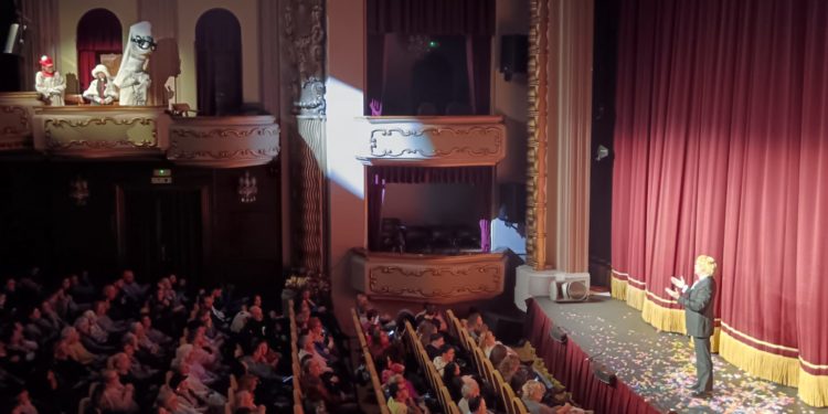 Apoteósica apertura del Concurso de Charangas del Antroxu