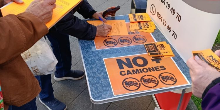 El Ayuntamiento descarta limitar permanentemente el paso de camiones por La Calzada: «No lo puede hacer y no lo va a hacer»