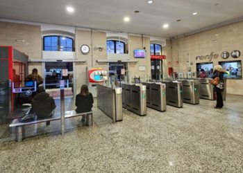 Enfado, desinformación y ‘trenes fantasma’: una avería en El Berrón paraliza toda la red de ancho ibérico en Asturias