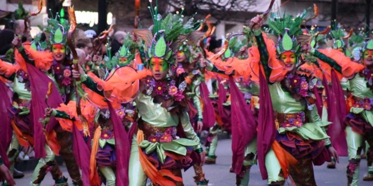 Pasacalles reducido, Coplas desplazadas… Gijón ya se acicala para gozar de un Antroxu con ciertos cambios