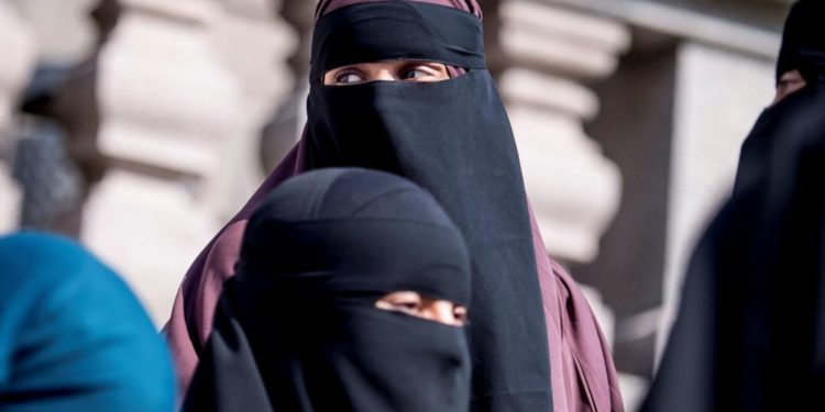La prohibición del ‘burka’ y el ‘nicab’ deseada por Vox se hunde por «irreal» e «ilegal»: «Han traído aquí una trampa»