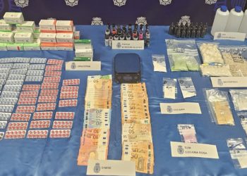 Viagra, éxtasis, ‘popper’…  El ‘fiestón’ que pudo ser y que la Policía Nacional ha desmantelado en El Natahoyo