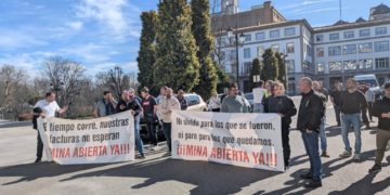 La plantilla de Vega de Rengos reclama la reactivación de la mina, cerrada desde el accidente de noviembre