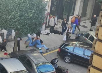 VÍDEO | A golpe y porrazo en El Llano: una multitudinaria pelea en la calle Roncal obliga a intervenir a la Policía Nacional