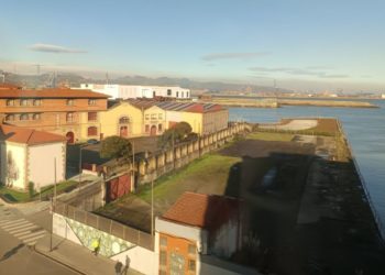 El Ayuntamiento reclama al Principado medidas sobre las principales fuentes de contaminación industrial y portuaria