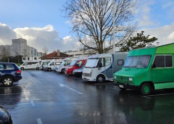 Guerra del aparcamiento en Gijón: los dueños de autocaravanas se rebelan contra los nuevos gálibos