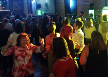 Un animáu Xueves de Comadres da entamu al Antroxu