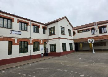 Los docentes d’asturianu entamen un zarru nel Cabueñes: «Nun se ta tomando la especialidá cola urxencia que merez»