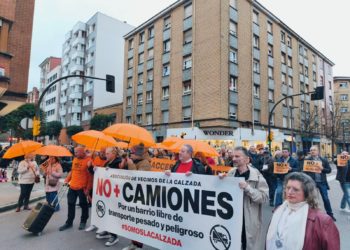 Los vecinos de La Calzada piden por carta al ministro Puente ser recibidos: «Supondría una reparación moral»