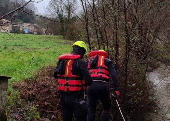 Continúa la búsqueda de una mujer desaparecida tras caer al río Silvestre en San Martín del Rey Aurelio