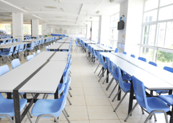 Las familias reclaman información sobre los pliegos del nuevo modelo de comedores escolares en Gijón