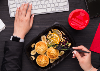 Comer no es descansar si sigues trabajando: la pausa también cuenta como jornada