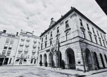 El PSOE se centra en el trámite administrativo del cese de Raja y evita el fondo del caso