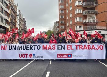 CCOO y UGT piden más inspecciones en construcción tras la muerte del trabajador de 56 años al caer de un tejado en Gijón
