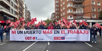 CCOO y UGT piden más inspecciones en construcción tras la muerte del trabajador de 56 años al caer de un tejado en Gijón