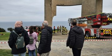 GALERÍA | El Cerro se convierte en campo de prácticas de los Bomberos de Gijón ante posibles rescates