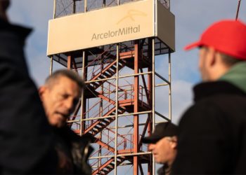 Las auxiliares alcanzan un preacuerdo con FEMETAL para desconvocar la huelga: más salarios y reducción de jornada