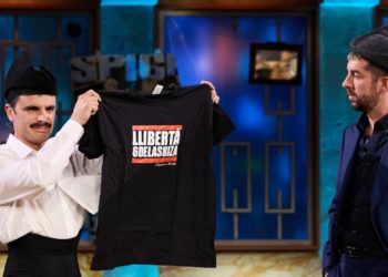 Madreñas, huevos, patriotismo y ‘Les 6 de La Suiza’: el paso triunfal de Rodrigo Cuevas por ‘La Revuelta’