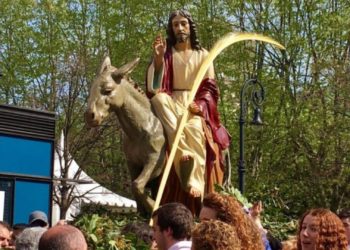 La celebración hoy del Domingo de Ramos devuelve la Semana Santa a los templos y calles de Gijón