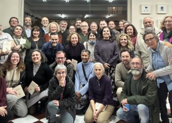 Trabe y collacios reconocen a Esther Prieto nuna xuntanza sorpresa con motivu de la so xubilación