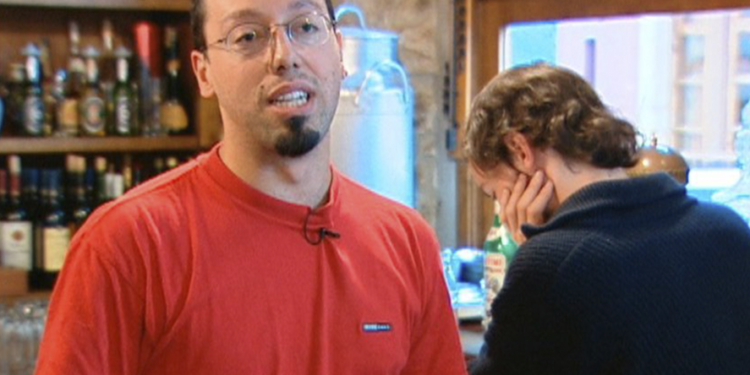 Una cai d’El Natahoyo que da accesu a Naval Azul va llevar el nome d’Ígor Medio