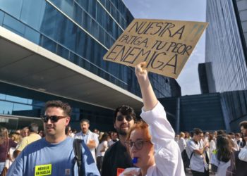 ‘Médicos del SESPA’ amenaza con una huelga indefinida ante la falta de avances