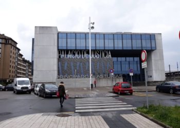 Comienza el juicio contra el acusado de grabar a mujeres en las duchas de un centro social de Gijón