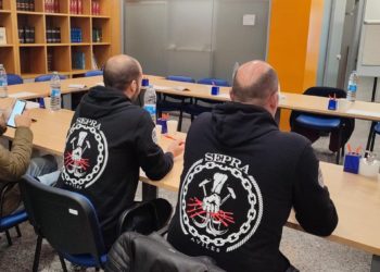 Los estibadores de Avilés inician una huelga indefinida tras fracasar la mediación