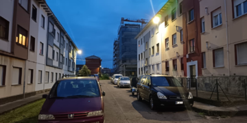 El problema de aparcamiento en La Tejerona: «A partir de las 10 de la noche ya no encuentras sitio»