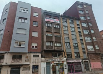 Un bloque de El Llano se pone en lucha contra los pisos turísticos