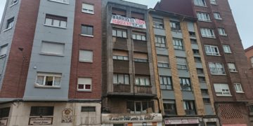 Un bloque de El Llano se pone en lucha contra los pisos turísticos