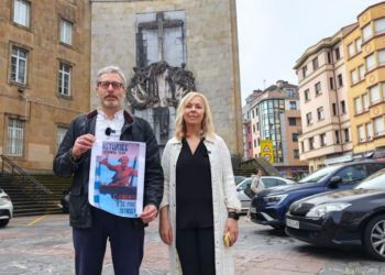 Vox recurre a la recogida de firmas como nueva táctica para frenar la retirada del ‘Héroes del Simancas’