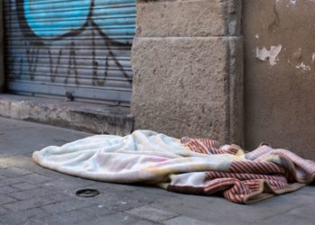 ‘Aporofobia’: el rechazo hacia los desfavorecidos por el que un hombre apalizó a un ‘sin hogar’ en Gijón, y que ha sido condenado